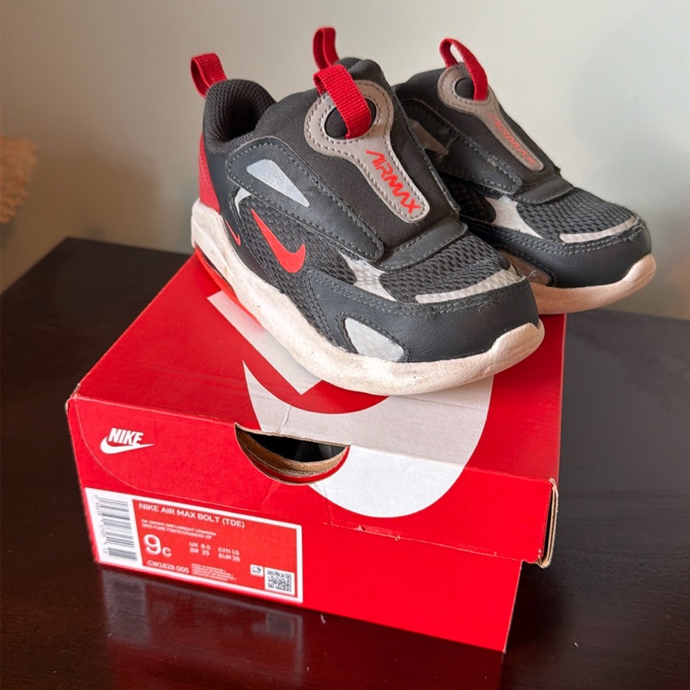 Child’s Nike Air Max Bolt 9C red grey black